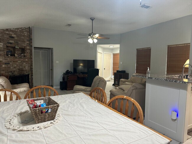 Building Photo - 25119 Thrushwood Ln