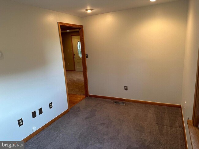 Building Photo - 155 S Main St