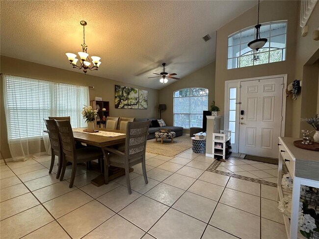Foto del edificio - 2227 Mallory Cir