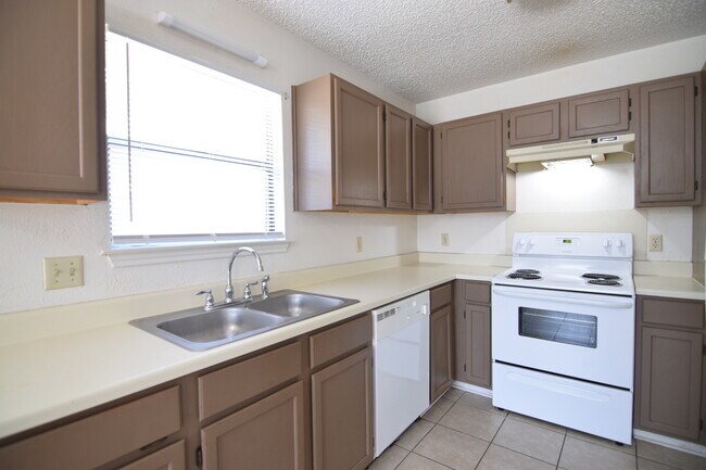 Building Photo - 402 Baumann Dr