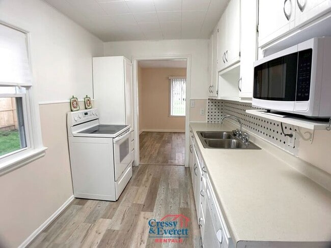 Building Photo - Perfect 3 Bedroom Ranch in Niles