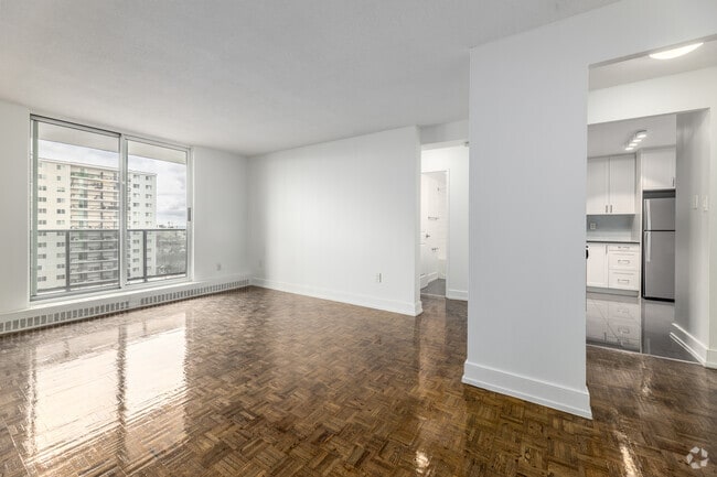 1BR, 1BA - 674SF - Living Room - 1110 Caven St