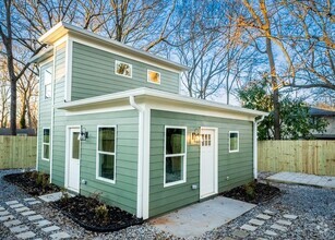 Building Photo - 465 Hemlock Cir SE