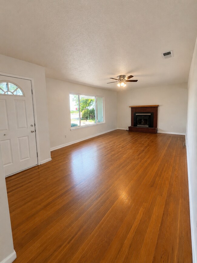 Foto del edificio - 3174 Abshire Ave