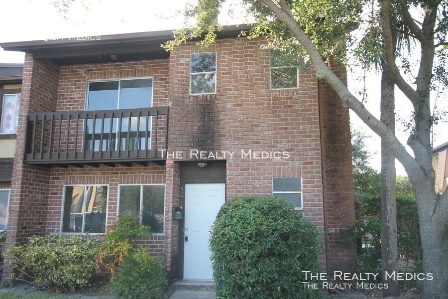Foto principal - 2 Bedroom/1.5 Bath Huntington on the Green
