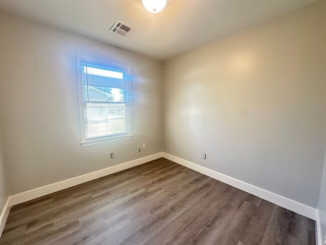 Foto del edificio - Adorable Starter Home