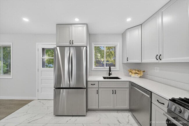 Foto del edificio - 2211 Birchwood Pkwy