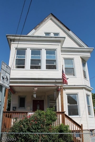 Primary Photo - 281 E 21st St