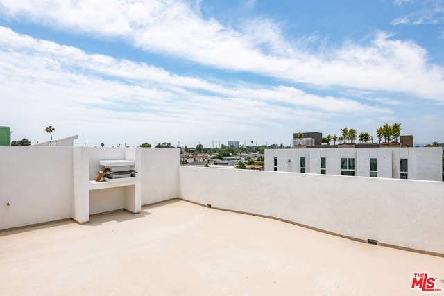 Building Photo - 3726 Kelton Ave