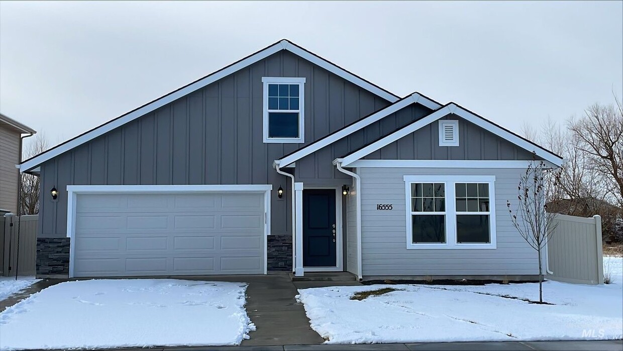 Foto principal - 16555 Senden Ave