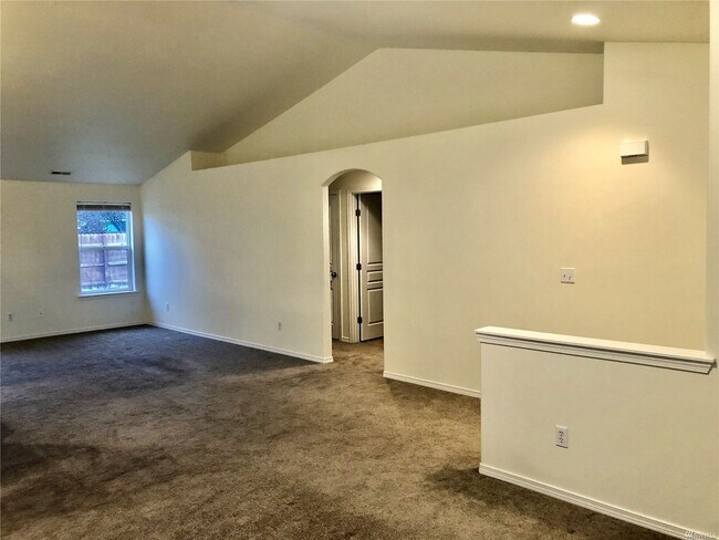 Building Photo - 3 Bedroom, 2 Bath house with attached 3-ca...