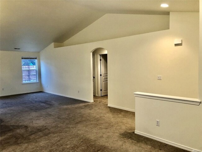 Foto del edificio - 3 Bedroom, 2 Bath house with attached 3-ca...