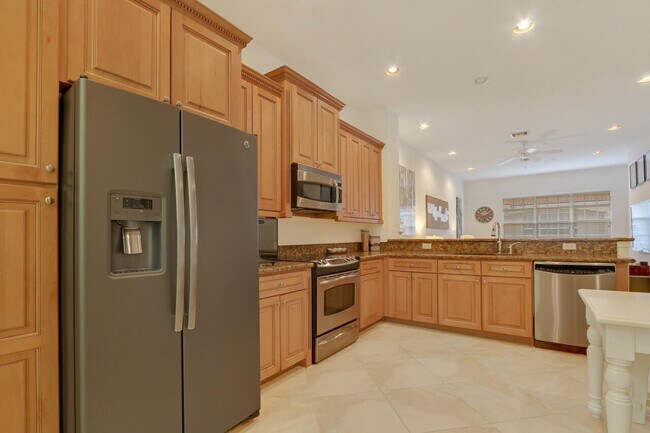 Building Photo - 4711 Artesa Way S
