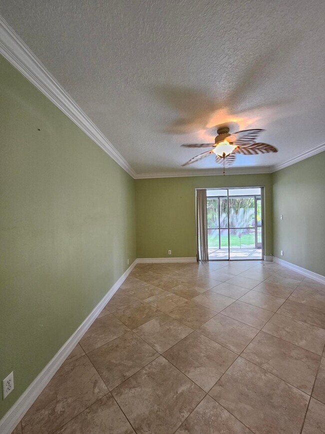 Foto del edificio - 7526 Pinewalk Dr S