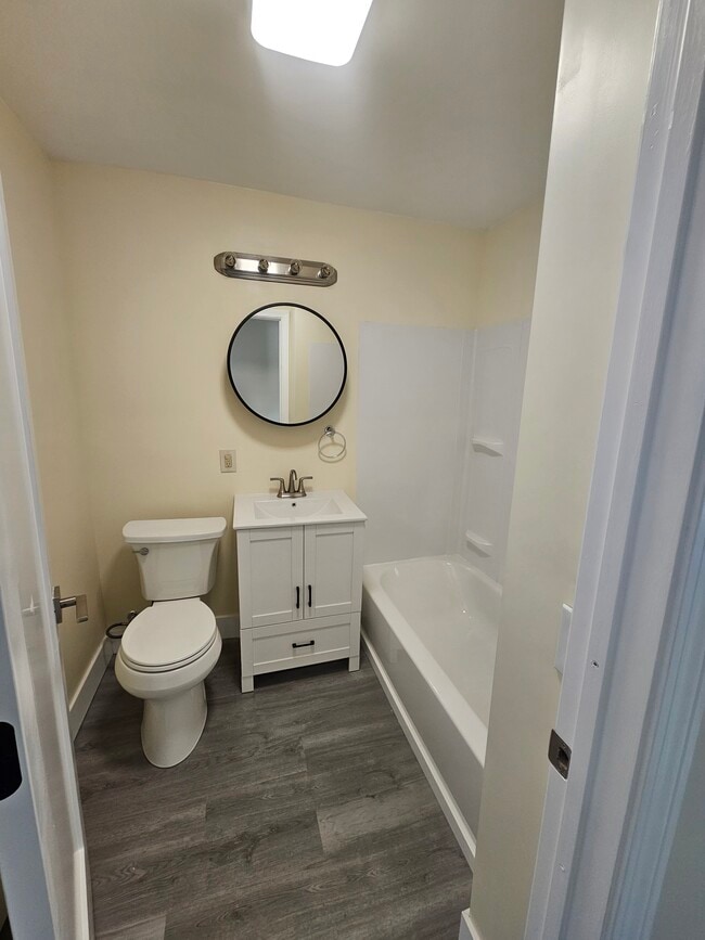 Building Photo - 187 Ferry St