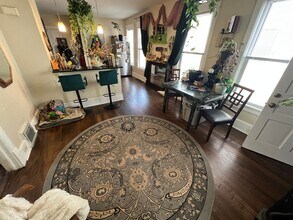 Building Photo - 506 E Locust St