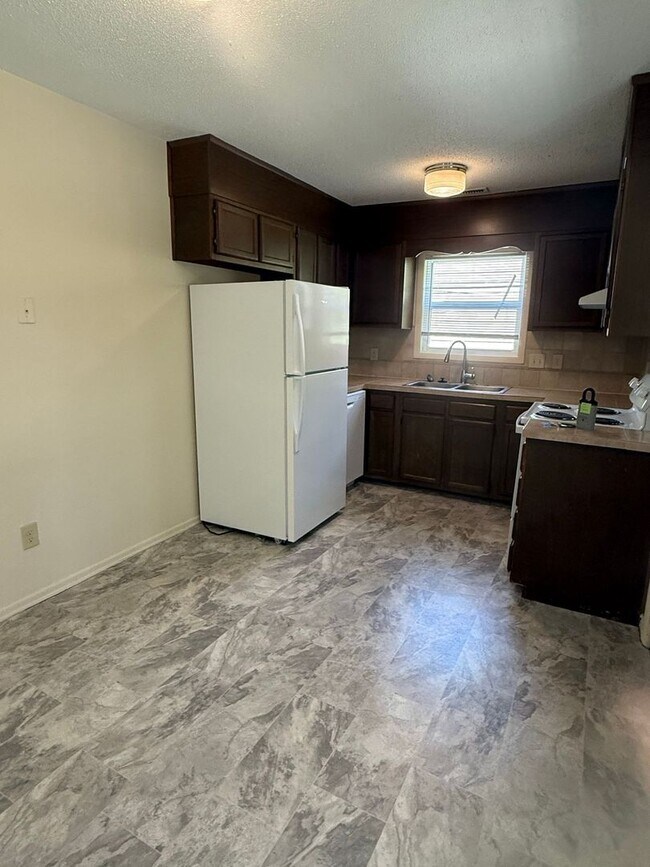 Foto del edificio - 2 bedroom, 1 bath Duplex