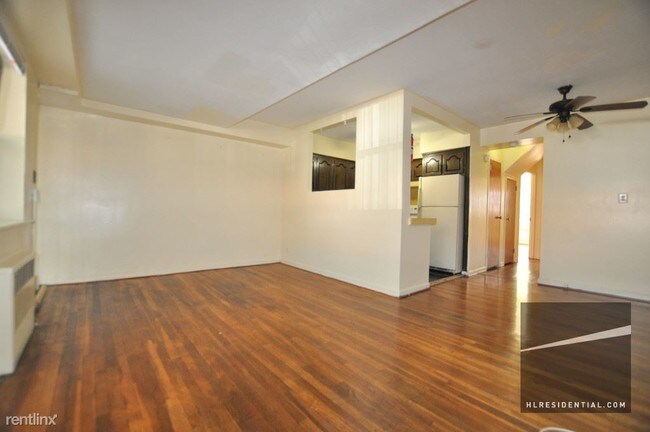 Building Photo - 724 E 79th St