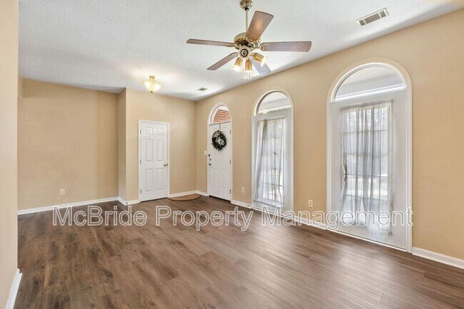 Foto del edificio - 928 Hunting Horn Wy