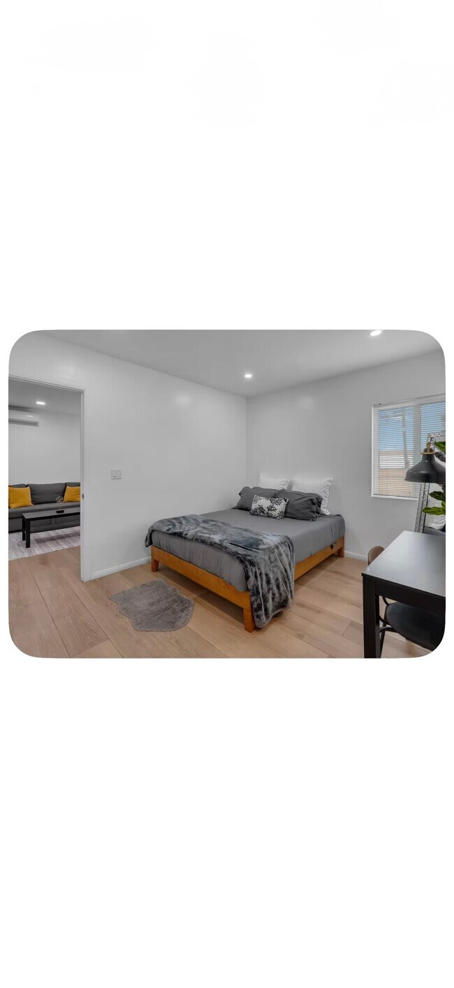 Foto del edificio - 15114 Orange Ave