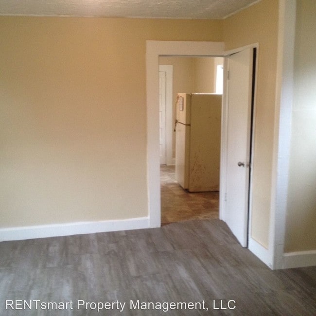 Building Photo - 2106 S Andrews Cir