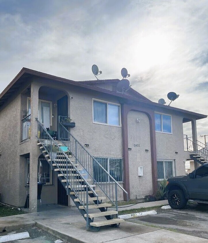 Foto del edificio - **TWO WEEKS FREE RENT!! ACCEPTS SECTION 8!!** Spacious second floor apartment with large living r...