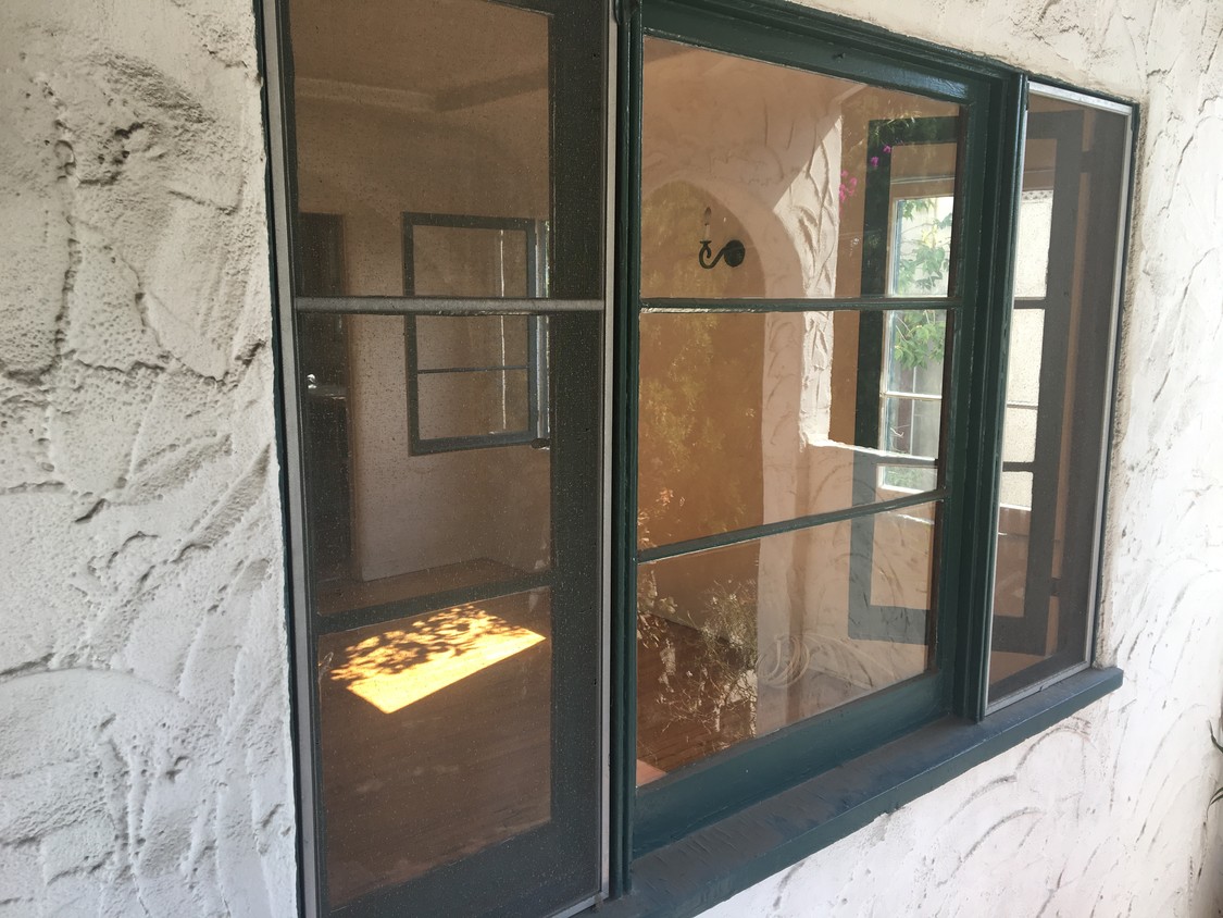 Front window from exterior - 1724 Redcliff St