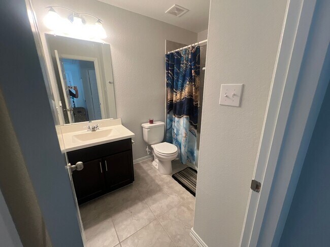 Foto del edificio - TESLA friendly! Great Amenities! 4 Bedroom...
