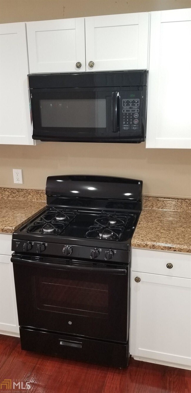 Foto del edificio - 1689 Oak Knoll Cir SE