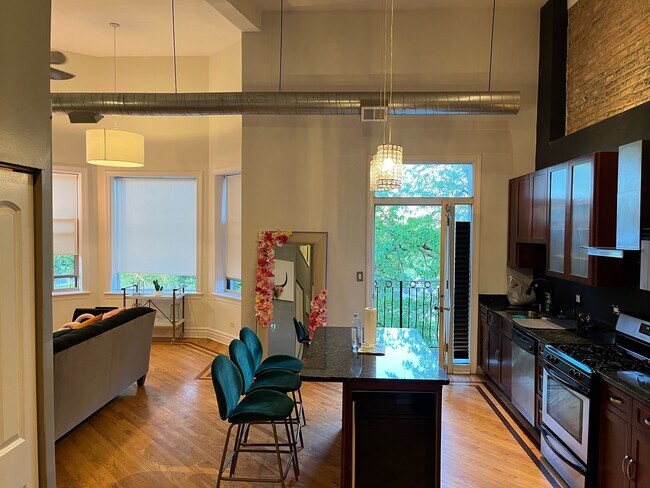 Building Photo - 5014 S King Dr