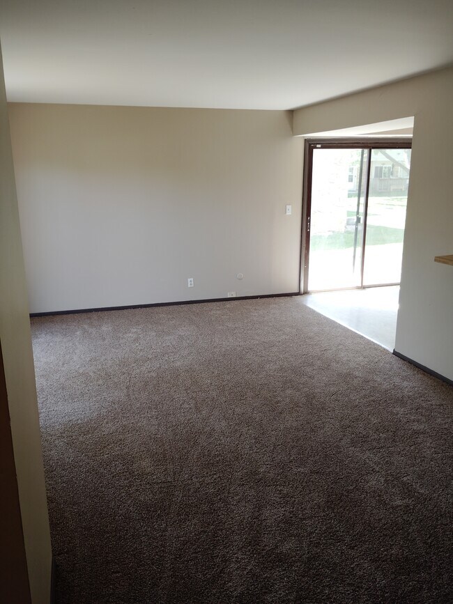 Foto del edificio - 555 Rosanne Ln