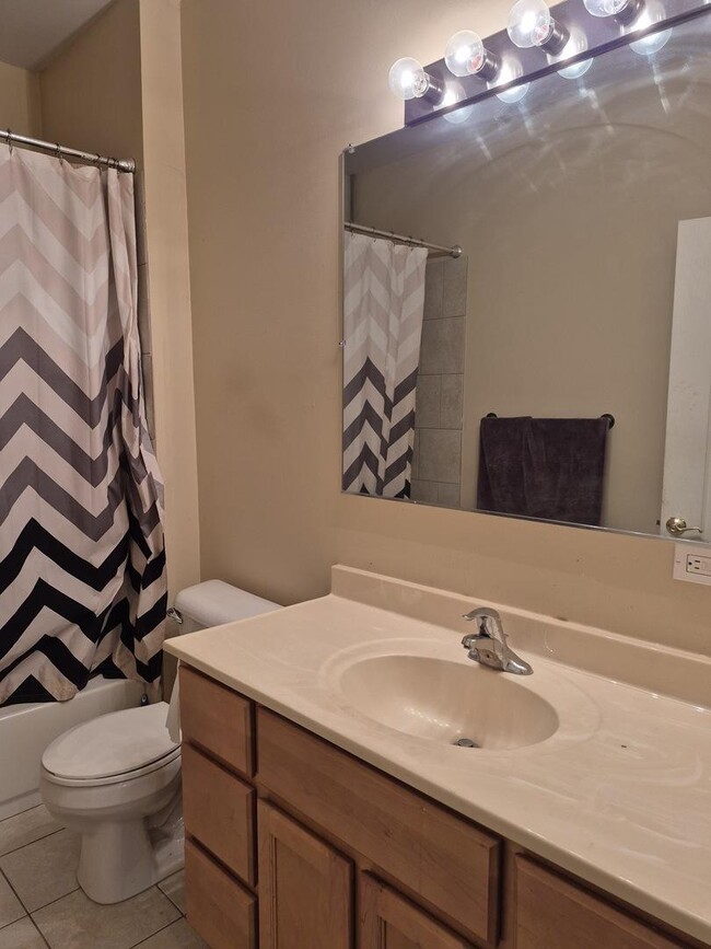 Foto del edificio - 2 bedroom in Naperville IL 60563