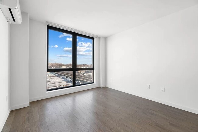 Building Photo - 91-09 Roosevelt Avenue