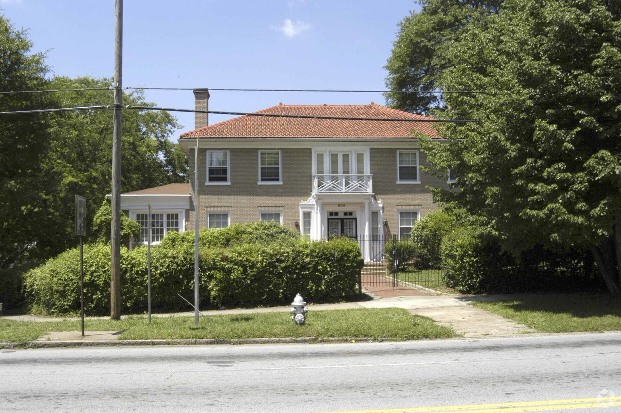 Primary Photo - 806 Briarcliff Rd NE