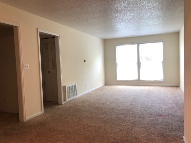 Building Photo - 1913 W 1st St