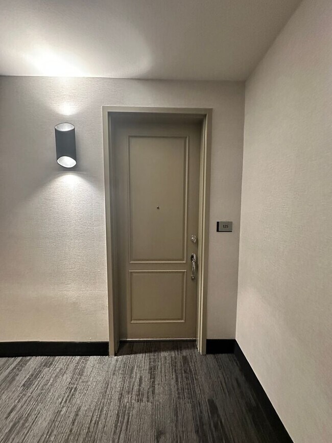 Foto del edificio - Guard Gated 2 Bed/2 Bath Condo w/Resort St...