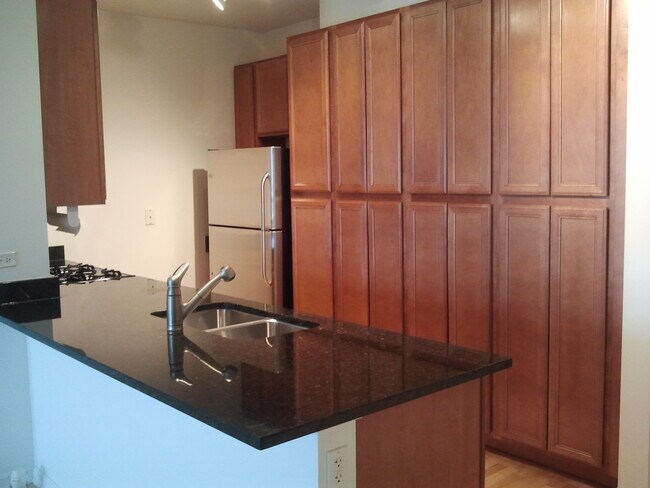 Foto del edificio - 1255 S State St