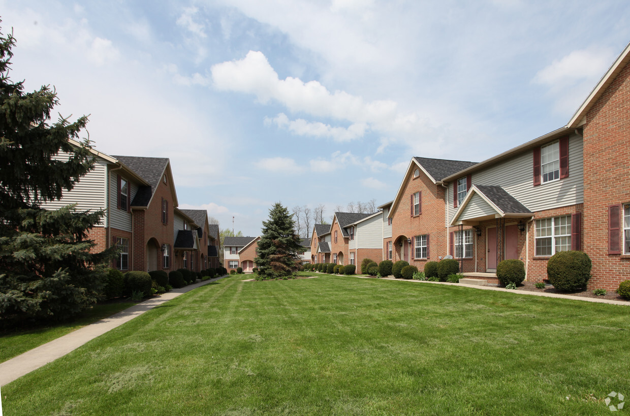 Building Photo - Knollwood Estates