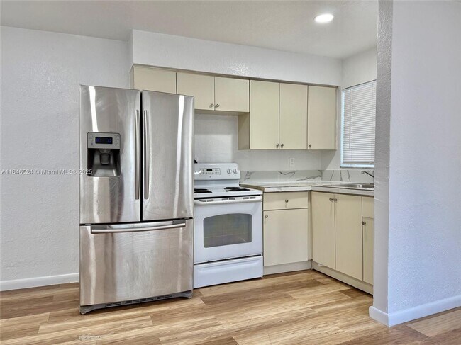 Foto del edificio - 64 NE 78th St
