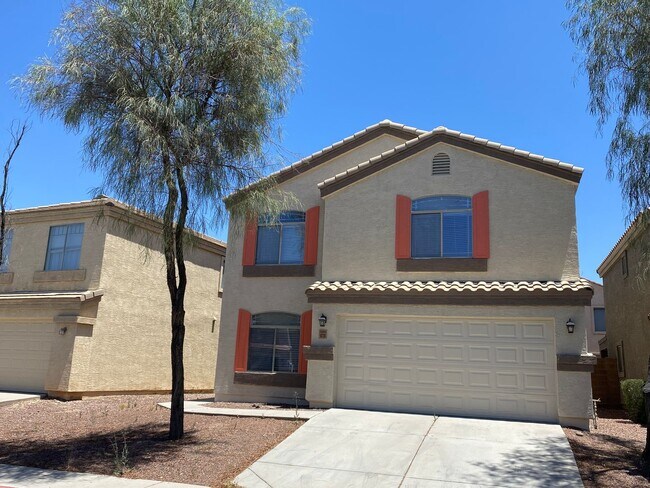 Foto del edificio - 4 Bedroom, 3 bath, two story with loft in ...