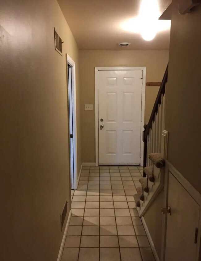 Building Photo - 6259 Stanford Ct