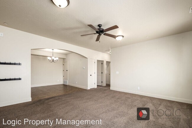 Building Photo - 3 br, 2 bath House - 3723 E. Rock Creek Rd...