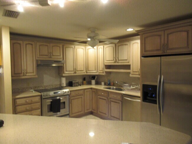 Foto del edificio - 4 Lexington Ln E