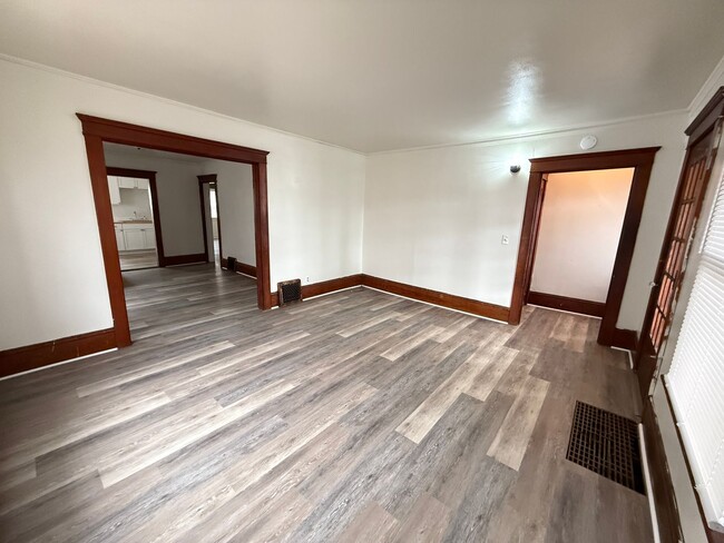 Foto del edificio - 340-342 W Wesley St