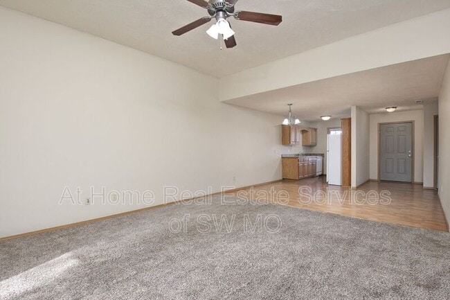 Building Photo - 1128 N Westwood Ave