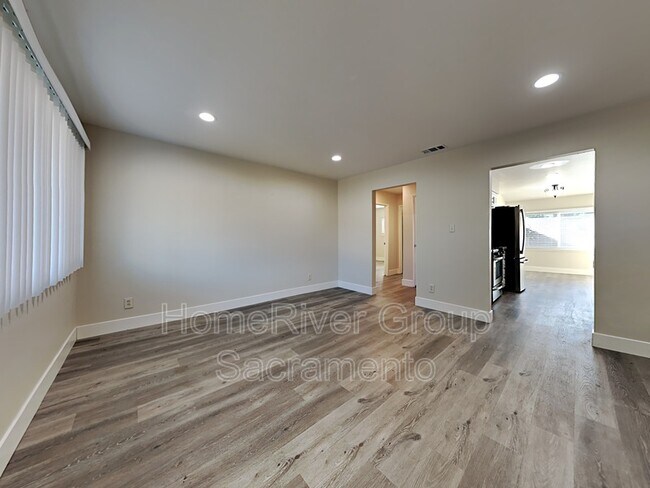 Building Photo - 7008 Maita Cir