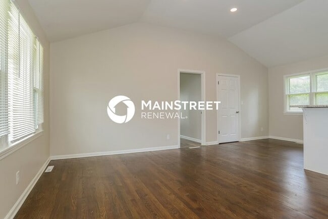 Building Photo - 4 Bedroom Pet-Friendly Home in INDEPENDENC...