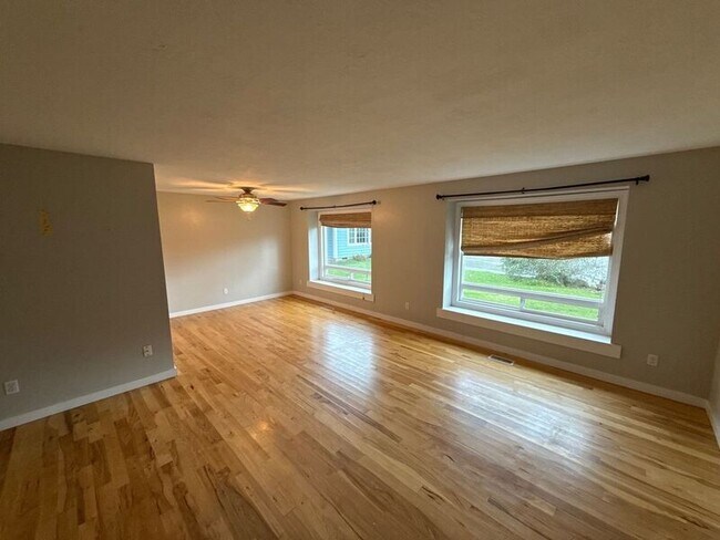 Building Photo - 3677 Carmelle Ct NE