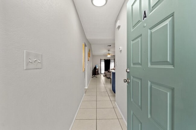 Foto del edificio - 7124 Barclay Ave