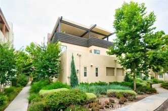 Building Photo - 320 Magnet